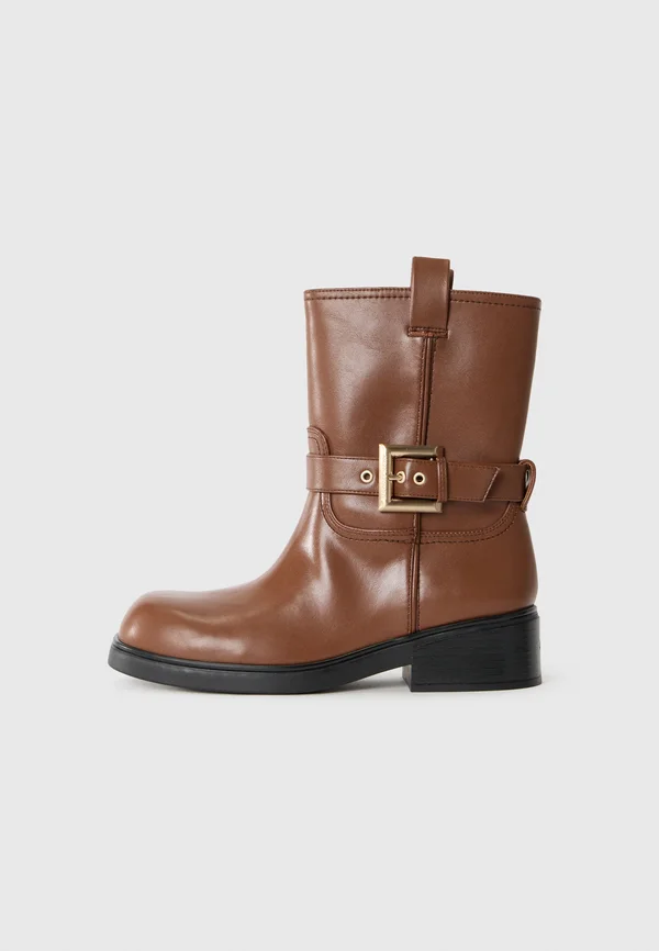 Cowboy/biker ankle boot - coconut shell