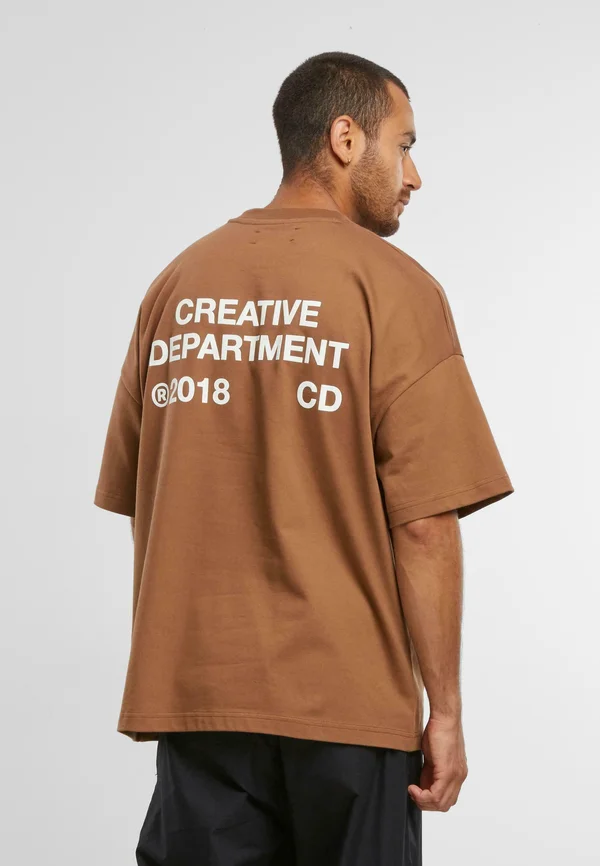 CREATIVE DEPT - Print T-shirt - brown