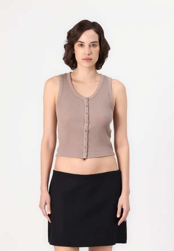 CROP BUTTON FRONT - Top - mountain trail