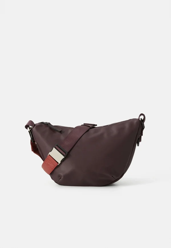 Cross body bag - depth
