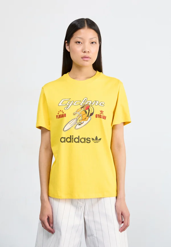 CYCLONE TEE - Print T-shirt - yellow