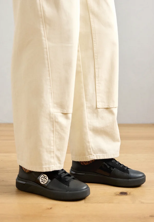 DALYLA - Trainers - black