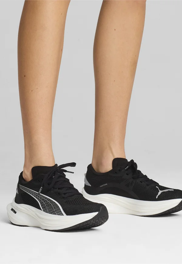 DEVIATE NITRO - Road running shoes - black white silver