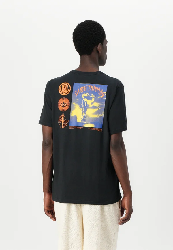 DISTANCE - Print T-shirt - antique black