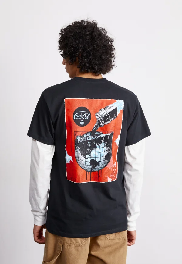 DRINK CRUDE OIL CUP - Print T-shirt - black