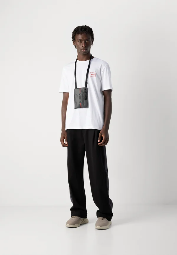 DUGOPAK - Basic T-shirt - open miscellaneous