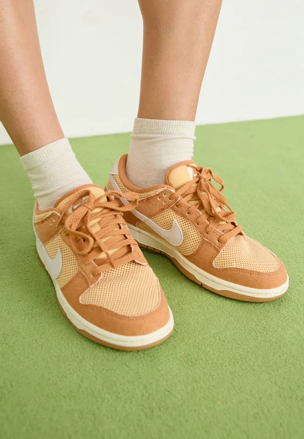 DUNK LOW SUMMER - Trainers - amber brown/pale ivory/white onyx/brown