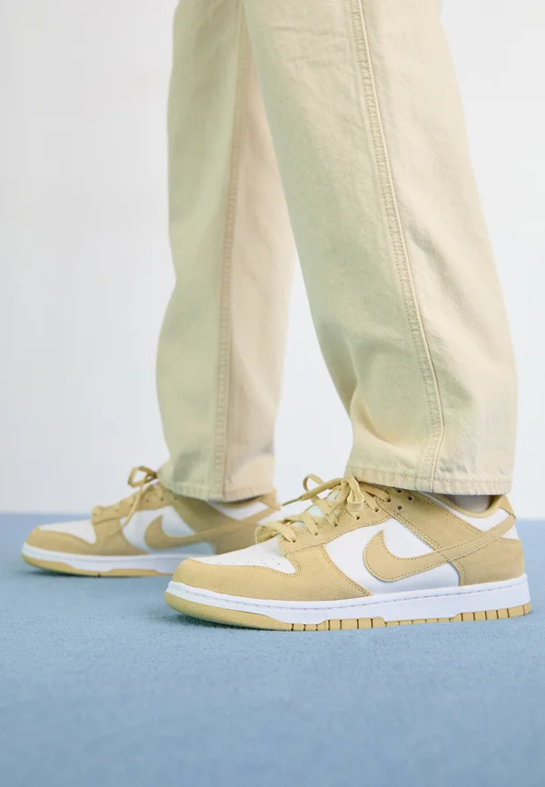 DUNK RETRO - Trainers - white/team gold