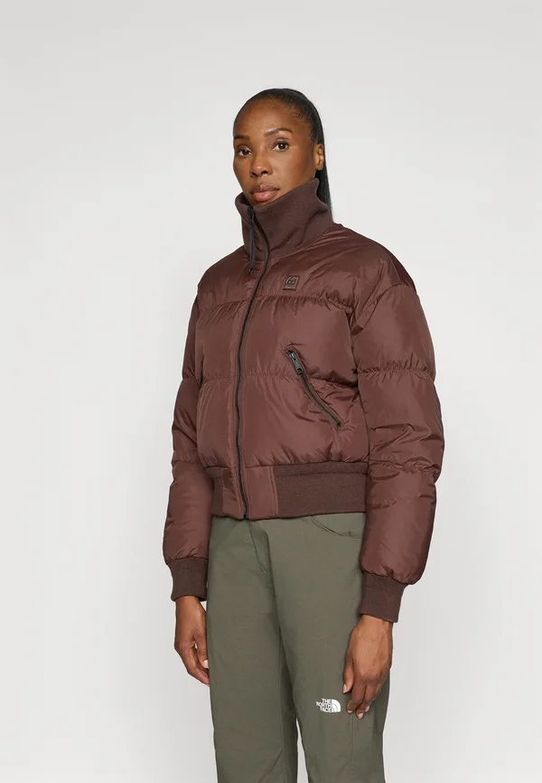 DYNGJA BOMBER - Down jacket - blood bay