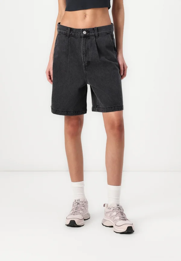 ELI PLEATED - Denim shorts - black ash
