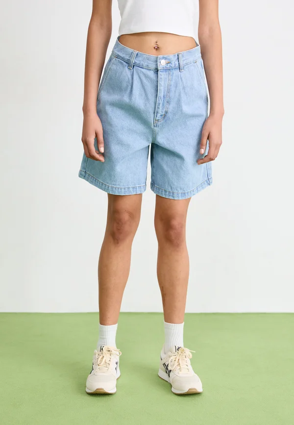 ELI PLEATED - Denim shorts - cirrus