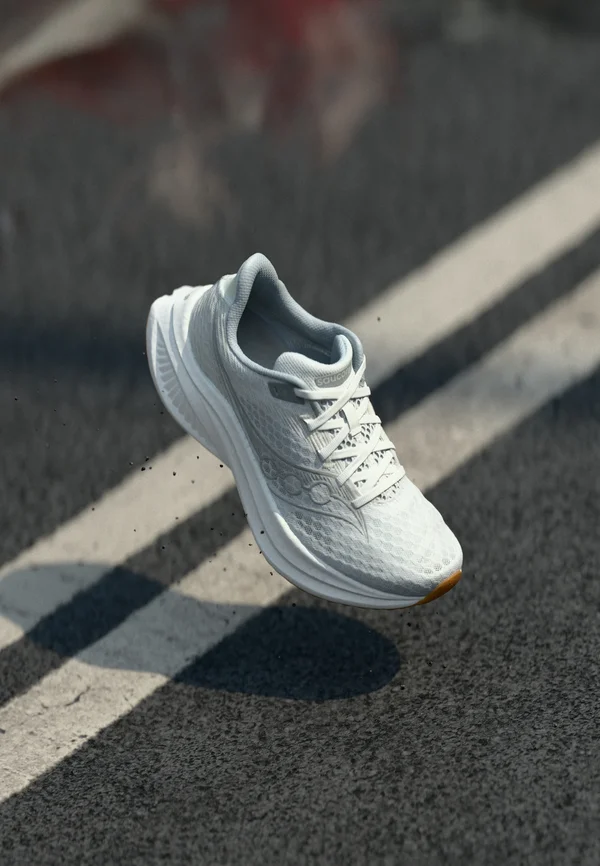ENDORPHIN SPEED 5 - Road running shoes - white/gum
