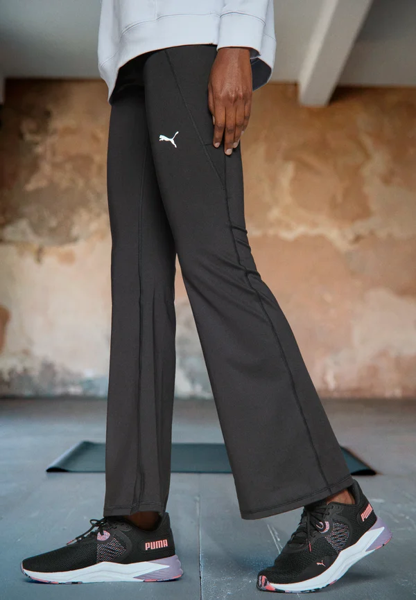 ESSENTIAL BOOTCUT PANT - Leggings - black