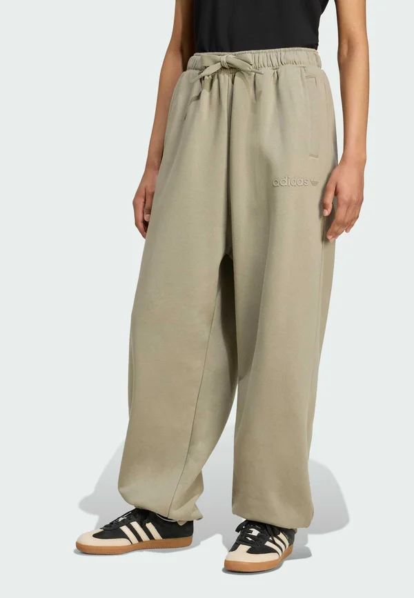 ESSENTIALS LINEAR JOGGER - Tracksuit bottoms - silver pebble