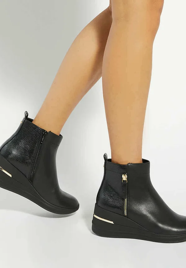EVERYONE - Wedge Ankle Boots - black