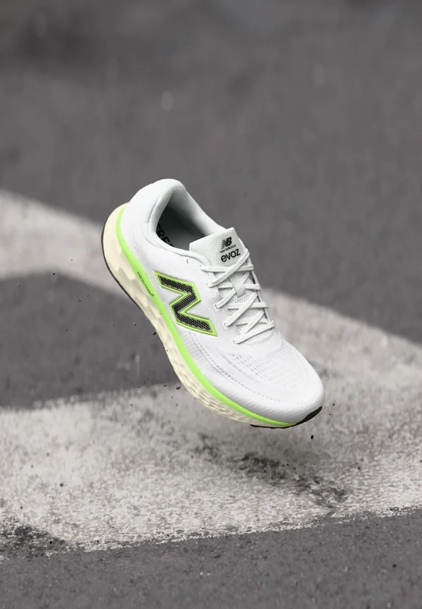 EVOZ V4 - Road running shoes - white