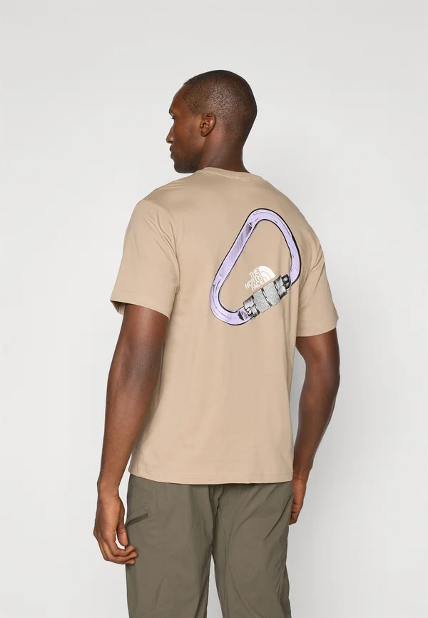 EXPLORE CARABINER RELAXED TEE UNISEX - Print T-shirt - mushroom grey