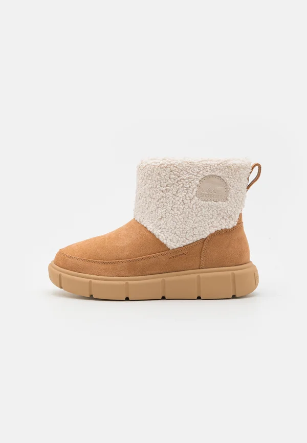 EXPLORER III SLIP-ON COZY WP - Platform ankle boots - sand