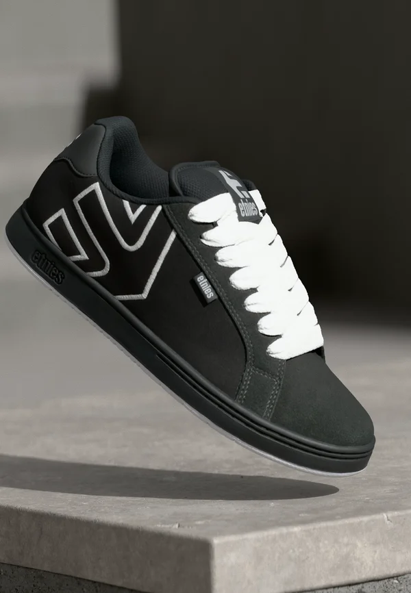 FADER UNISEX - Skate shoes - worn black