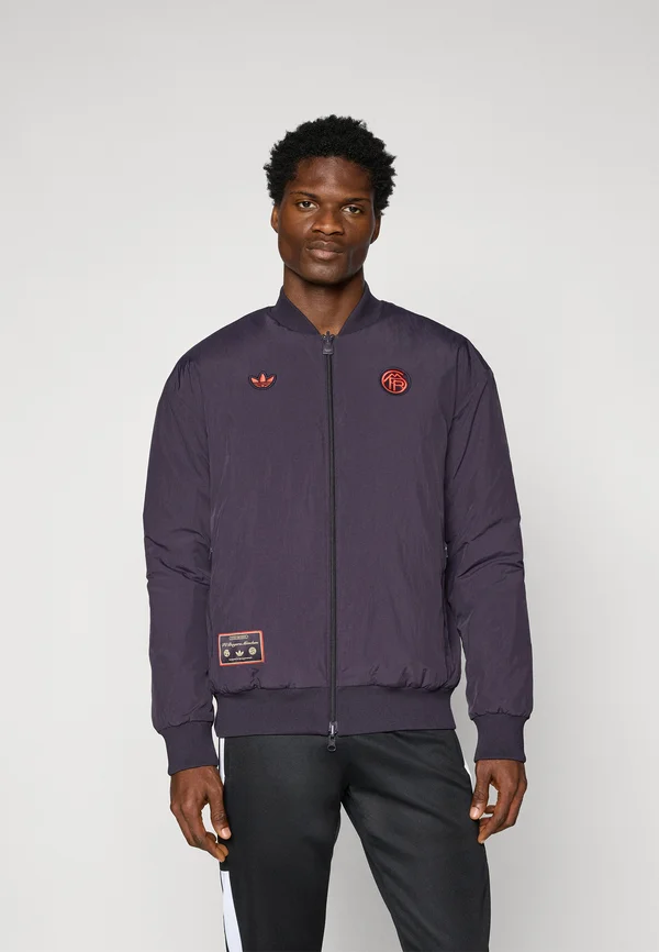 FC BAYERN ICON JACKET - Club wear - aurora black/base green