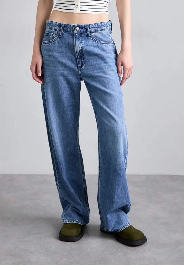 FEATHERWEIGHT LOGAN - Relaxed fit jeans - river