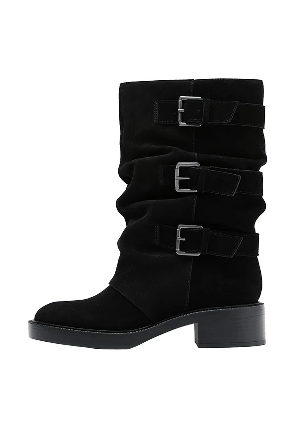 FEATURING A SLEEK BUCKLE DETAIL  - Cowboy/biker ankle boot - black