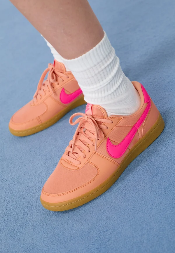 FIELD GENERAL - Trainers - apricot agate/hyper pink/light brown