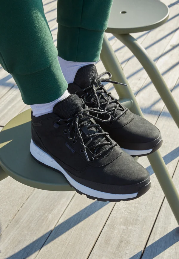 FIELD TREKKER - High-top trainers - black