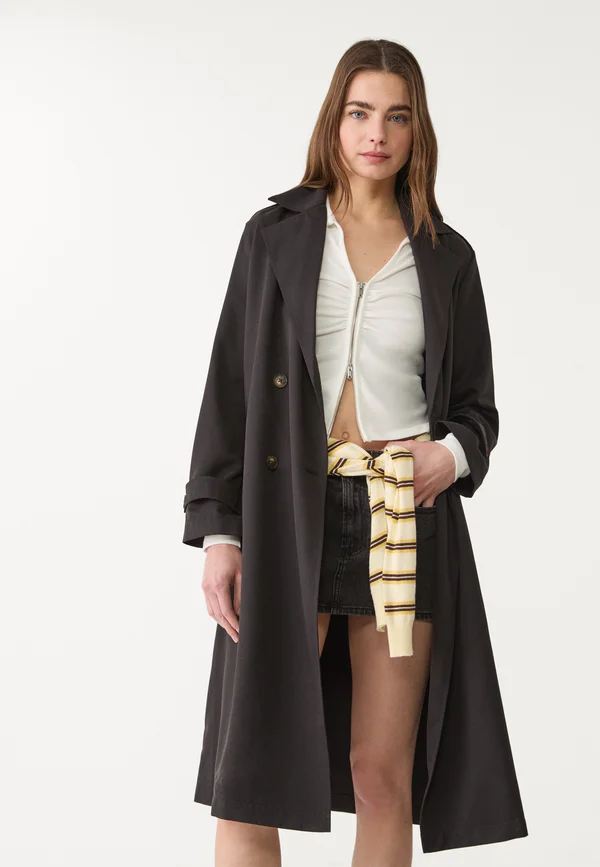 FLOWING  - Trenchcoat - black