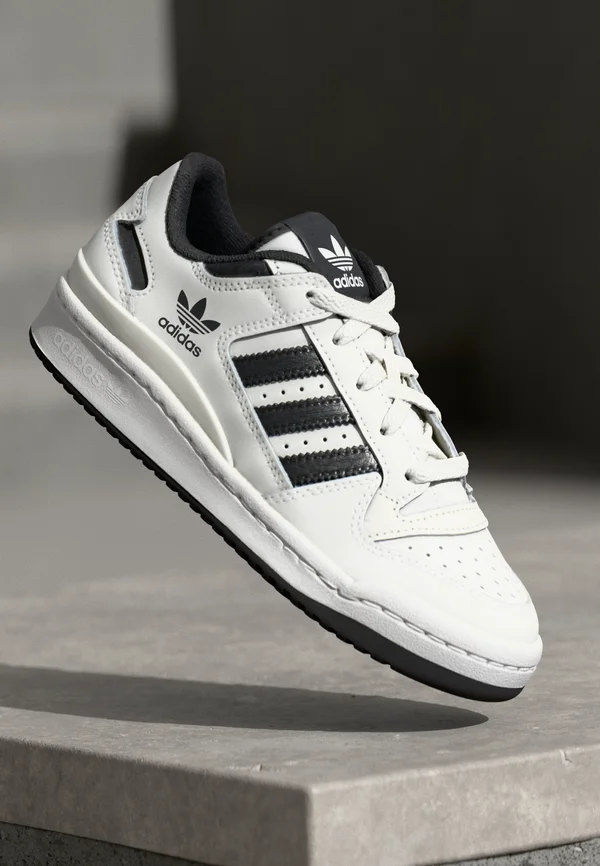 FORUM LOW CLASSIC - Trainers - core white/core black