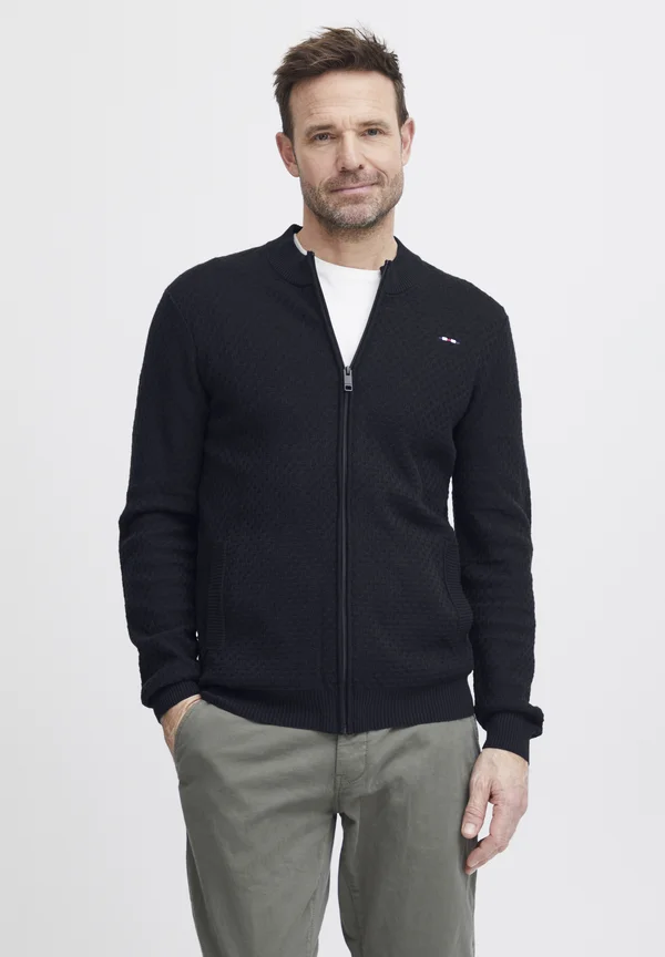 FQKyle - Cardigan - salute