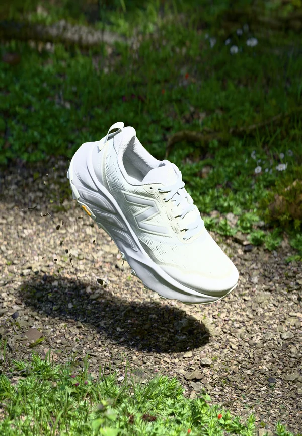 FRESH FOAM X HIERRO V9 - Trail running shoes - grey