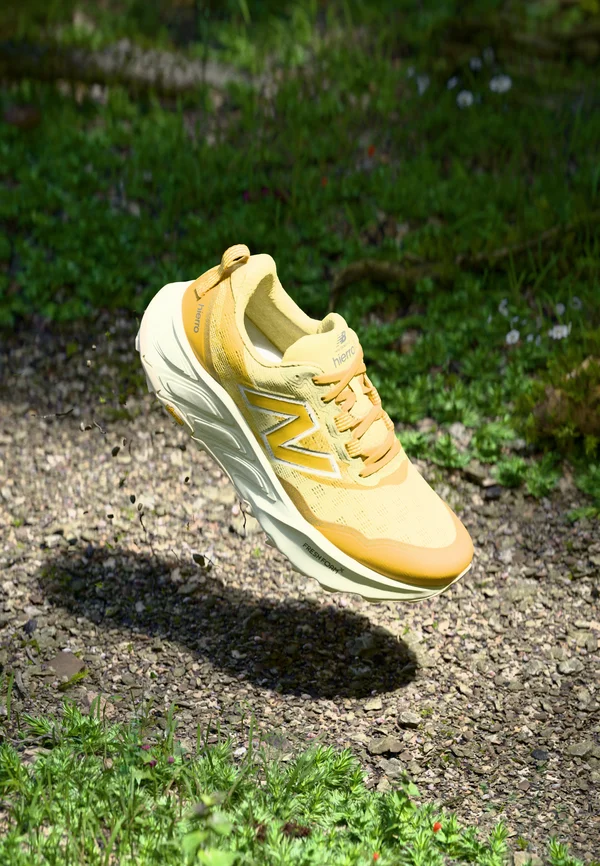 FRESH FOAM X HIERRO V9 - Trail running shoes - winter grass