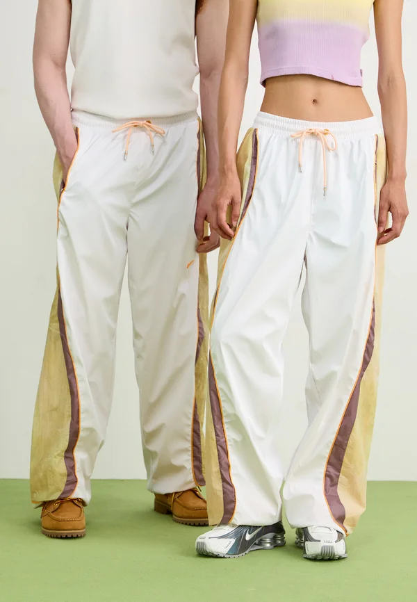 FROG TRACK PANT UNISEX - Tracksuit bottoms - white/olive aura/taupe grey
