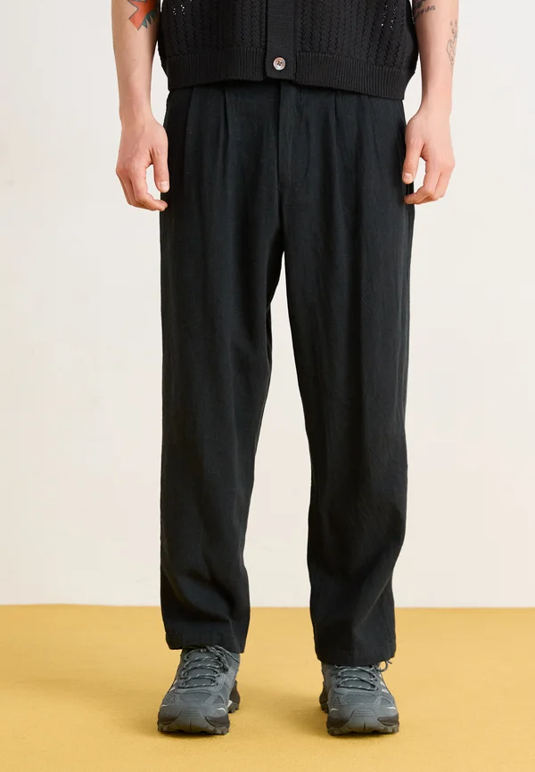 FUBAR PLEATED PANT - Trousers - digital black