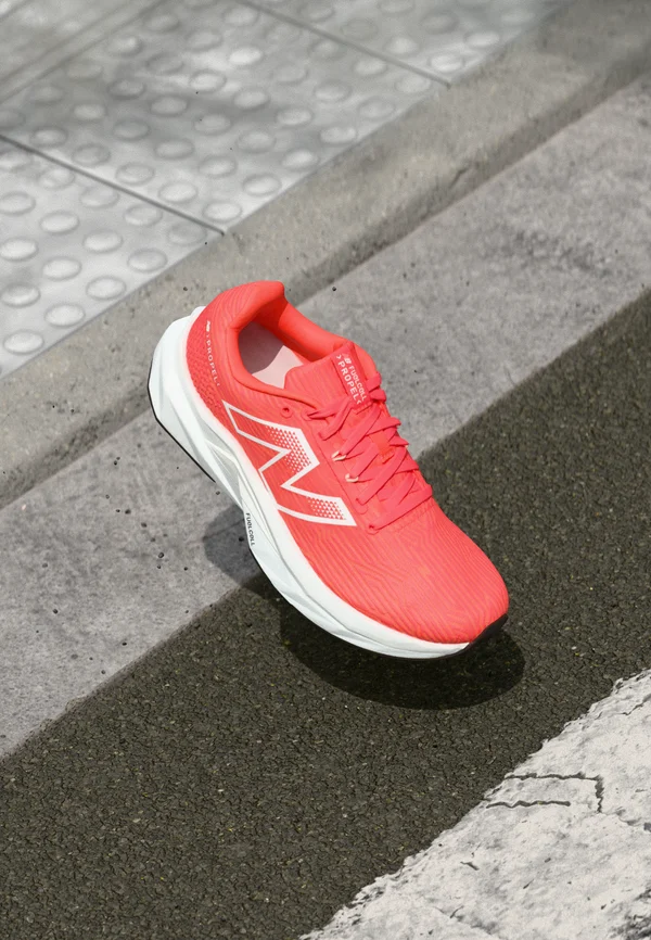 FUELCELL PROPEL V5 - Road running shoes - urgent red