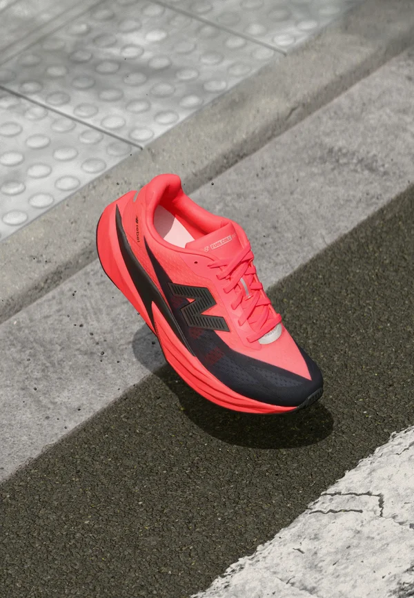 FUELCELL REBEL V5 - Walking trainers - neon orange/black