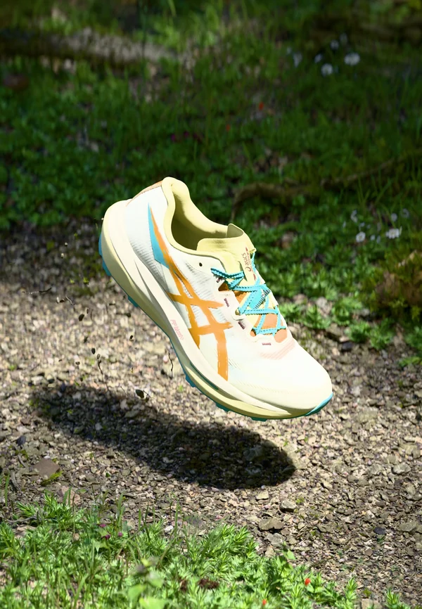 FUJI SPEED 4 UNISEX - Trail running shoes - cream/sandstorm