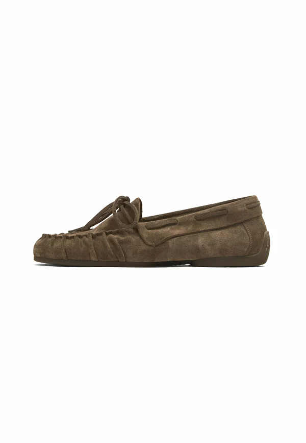 GATHERED SPLIT  - Boat shoes - sand