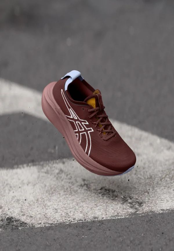 GEL-NIMBUS 27 TR - Road running shoes - nature bathing/dark red planet