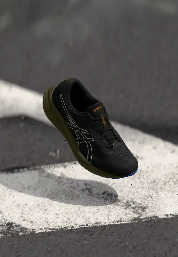 GEL PULSE 15 GTX - Road running shoes - black/brown stone