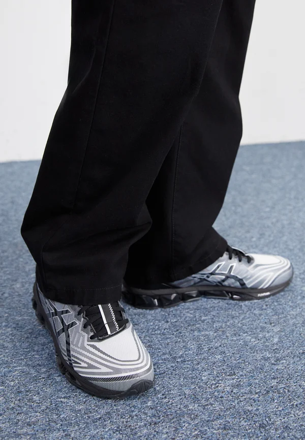 GEL-QUANTUM 360 UNISEX - Trainers - black/white