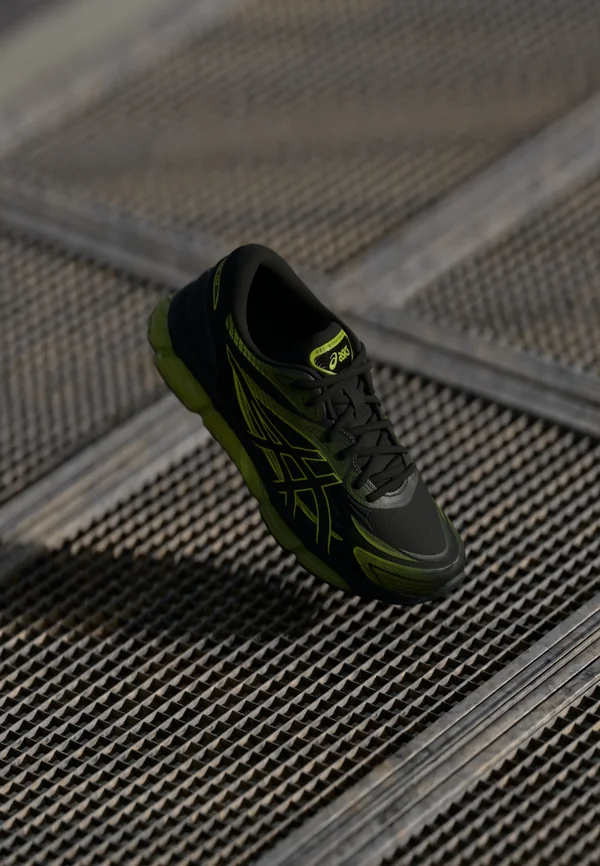 GEL QUANTUM 360 VIII UNISEX - Trainers - black/green apple