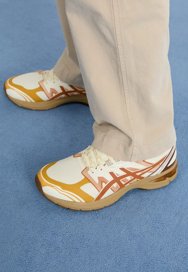 GEL-TERRAIN UNISEX - Trainers - pale oak/rust orange