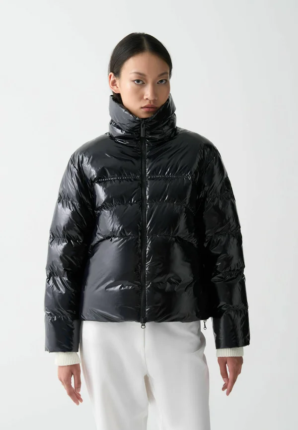 GLOSSY WITH HIGH COLLAR - Down jacket - black