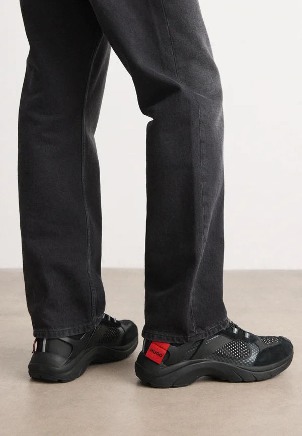 GO2 - Trainers - black