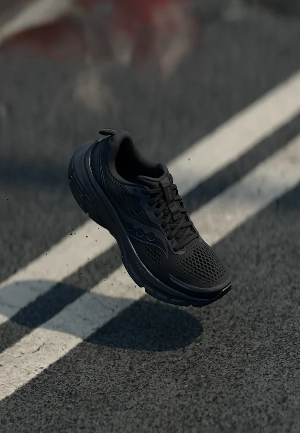 GUIDE 18 - Road running shoes - triple black