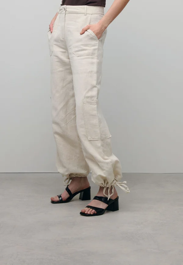 Heeled mules - black