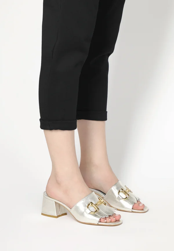 Heeled mules - gold