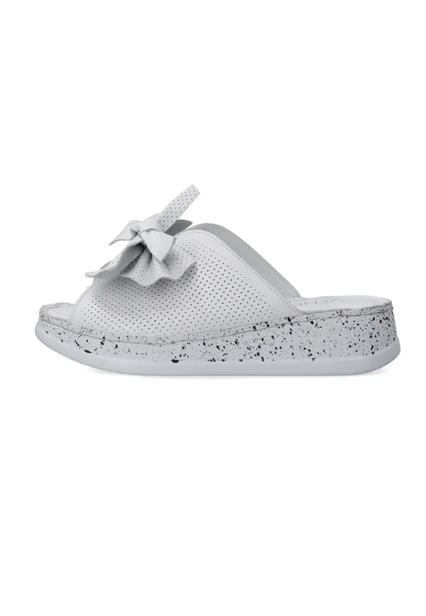 Heeled mules - white